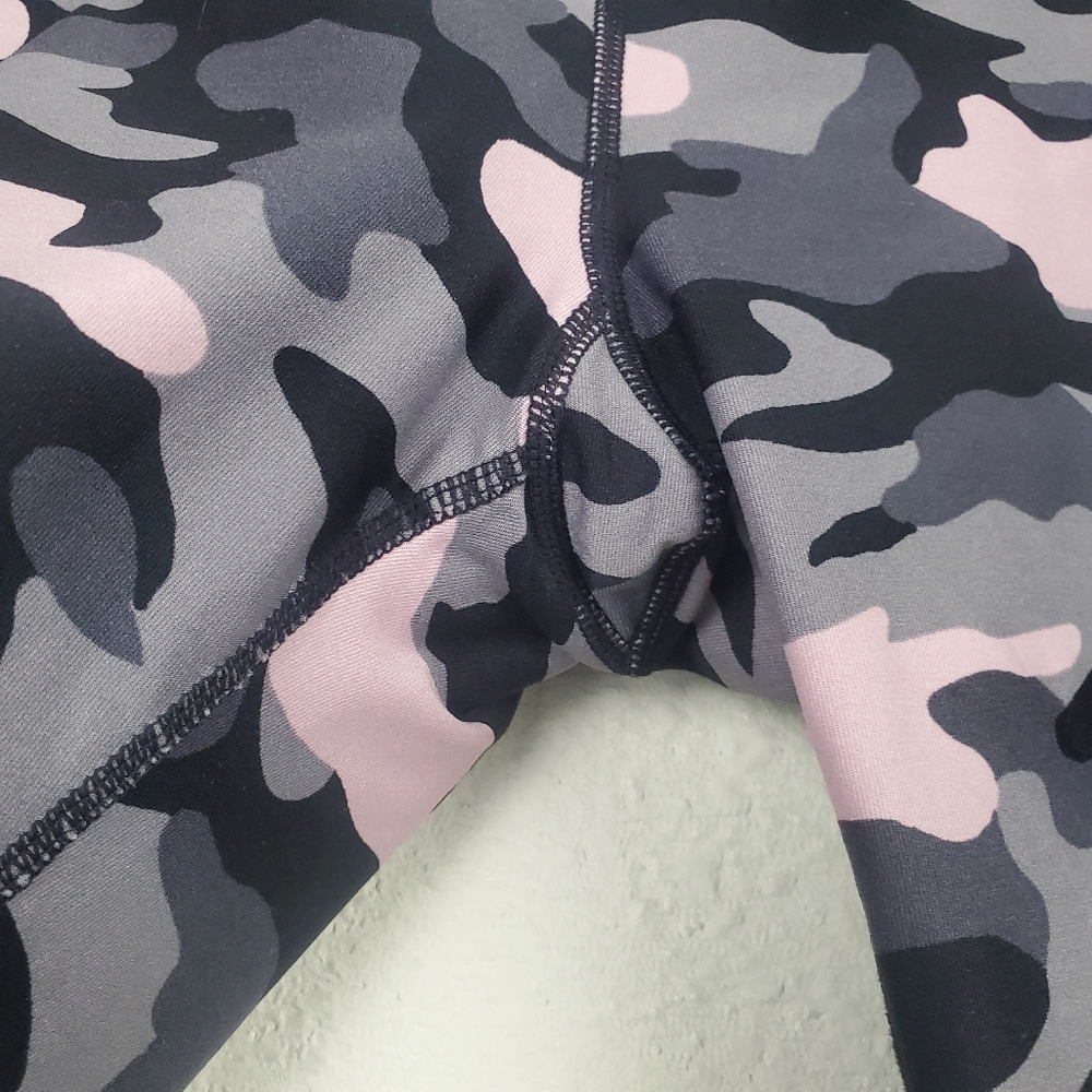 Calvin Klein Camo Print Biker Shorts - Picture 3 of 8